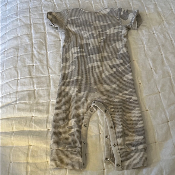 10 piece 12mo. Baby Boy Clothes short sleeve (042) - Picture 13 of 16